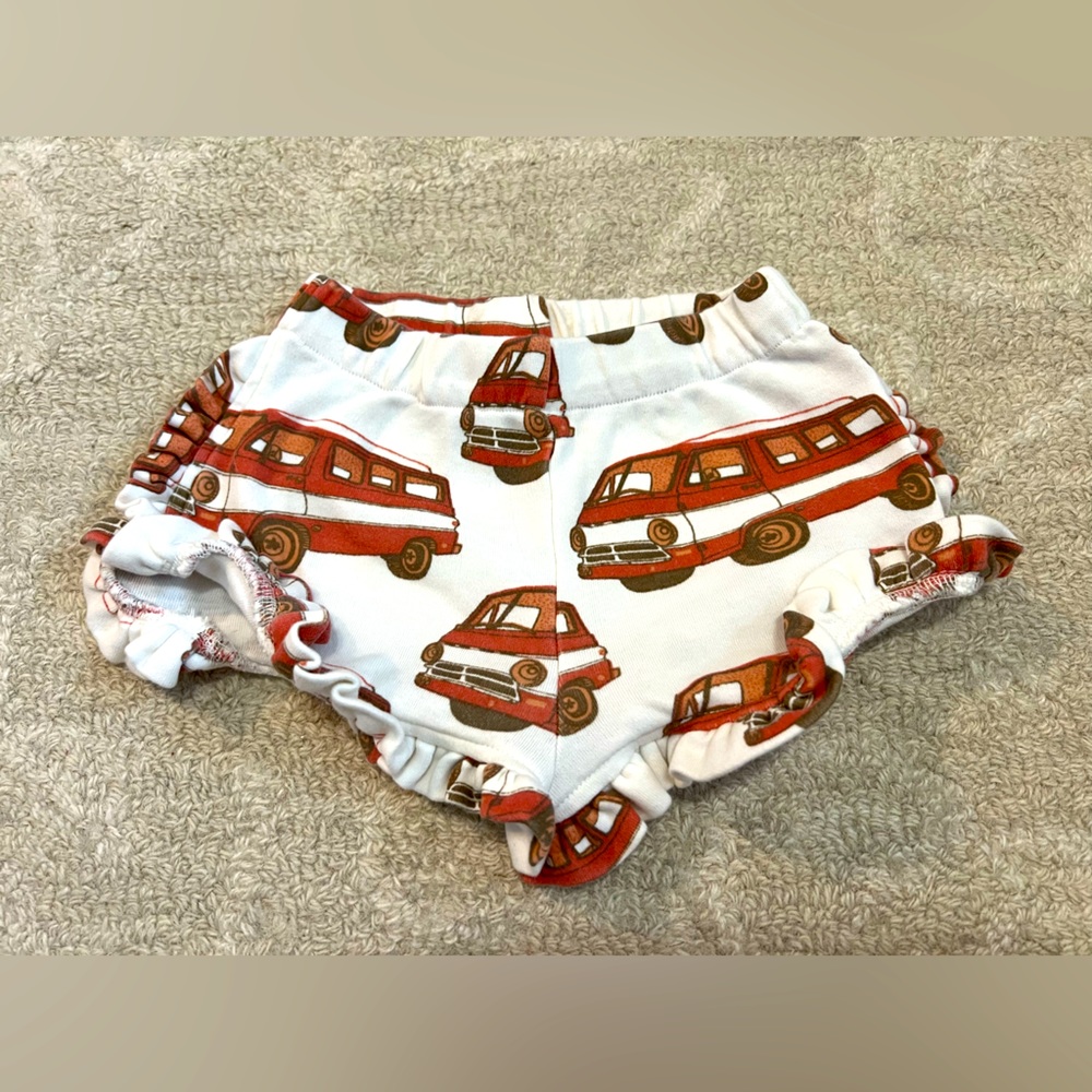 Kate Quinn retro ruffle short | beach van | organic
cotton interlock - 12-18m